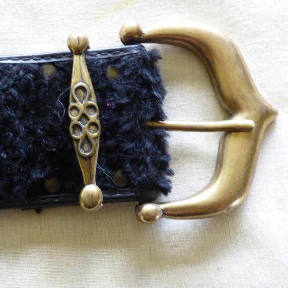 VINTAGE BLACK FUZZY PANT / SKIRT BELT PREOWNED TOTAL OF 36\